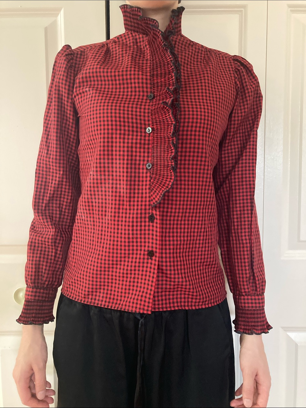Vampy Ruffled High-Neck Gingham Blouse in Red and Black
